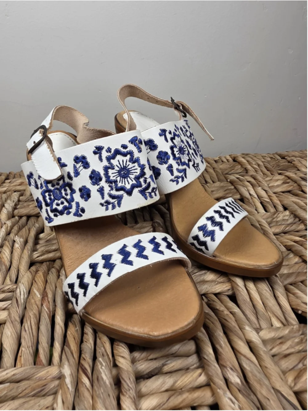 Agave Girl Mexico 22 US 5 Leather Embroidered Sandals Blue White Block Heel